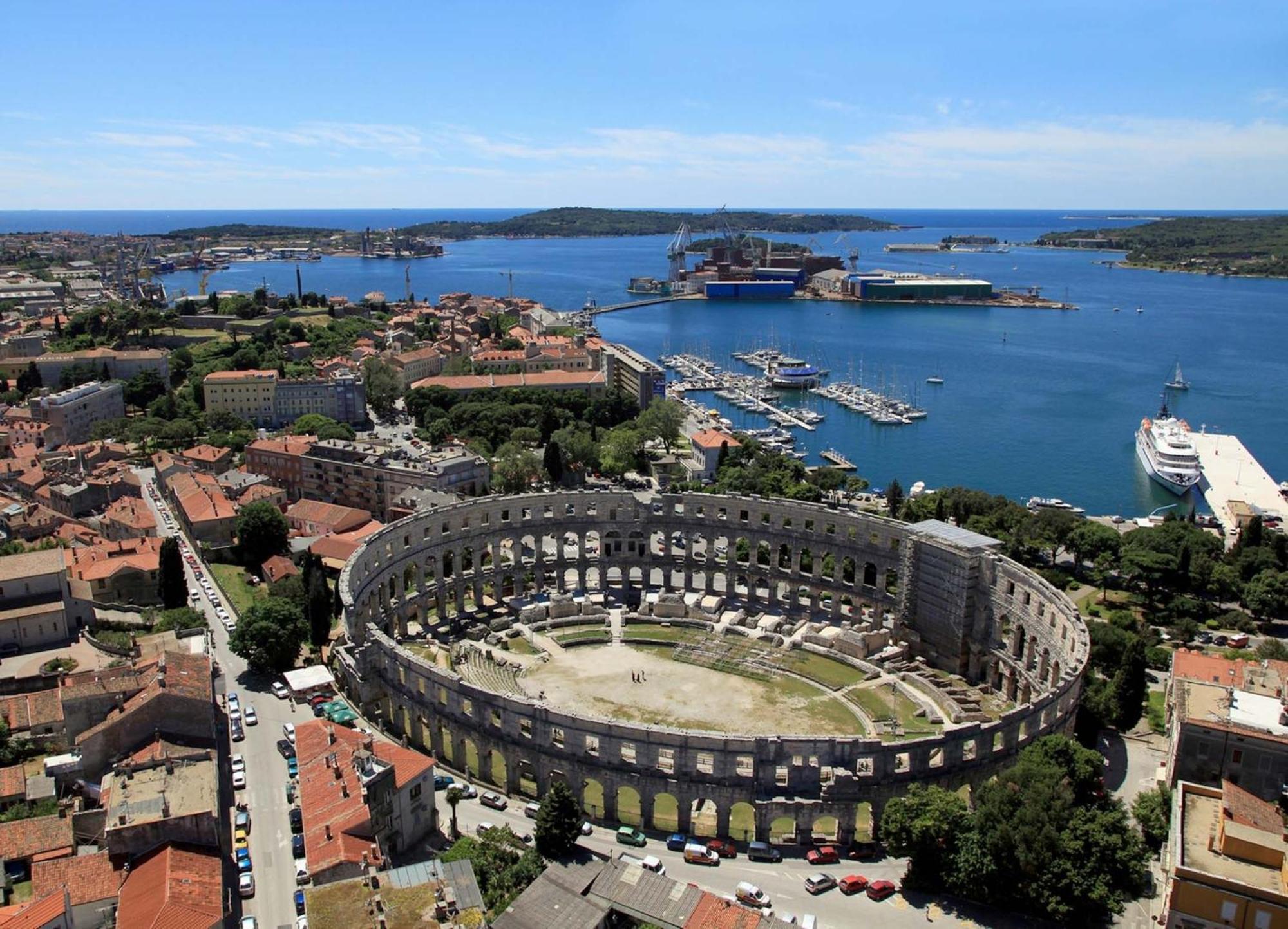 Apartmán With A Parking Space - 22308 Pula